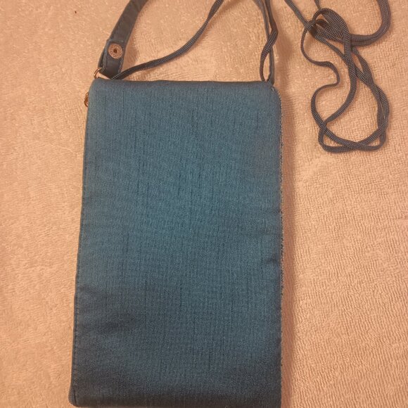 Pineapple Hand Beaded Fashion Cellphone bag. - Picture 3 of 4